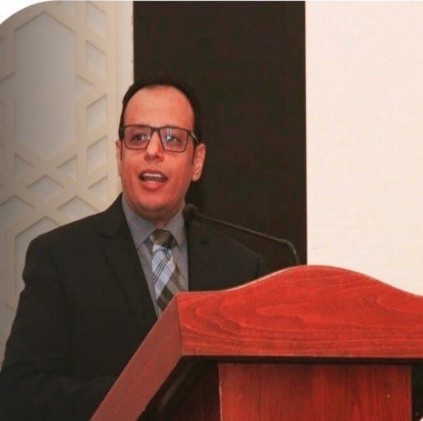 الدكتور محمود عمر محمود